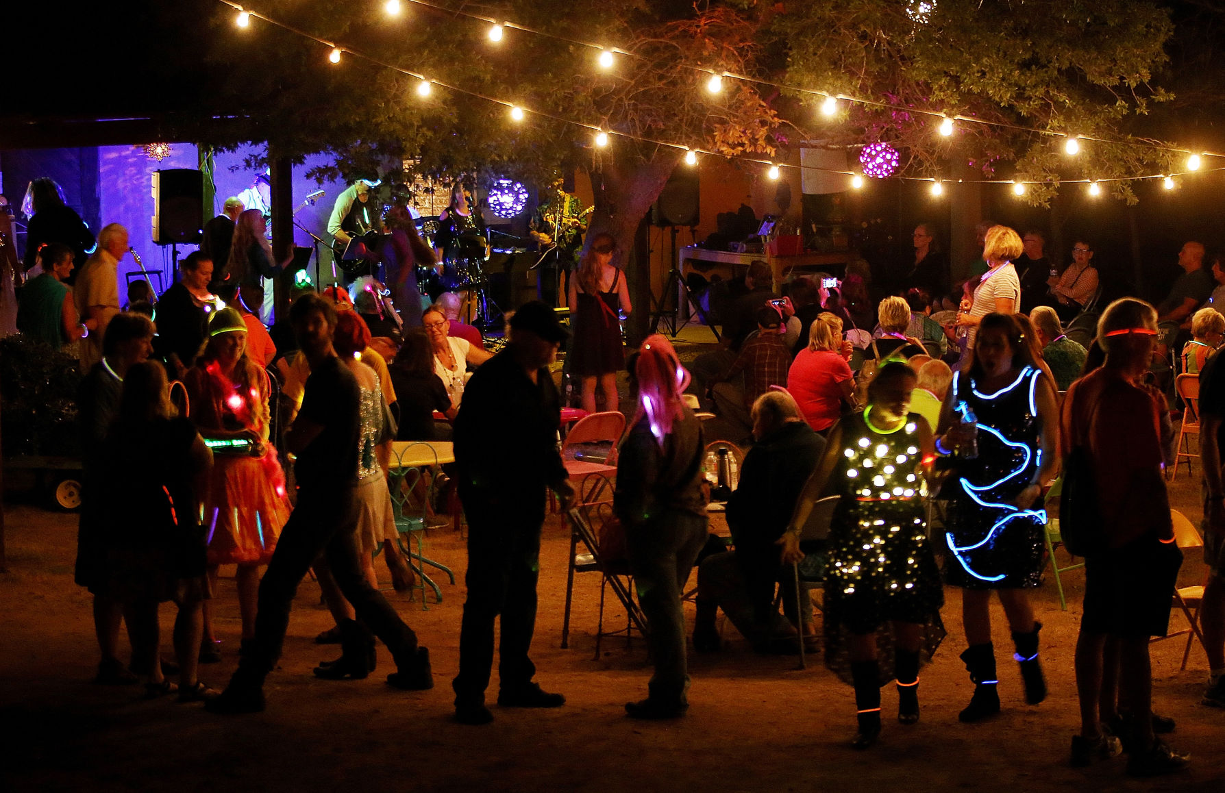 GLOW! 2017 festival in Oracle